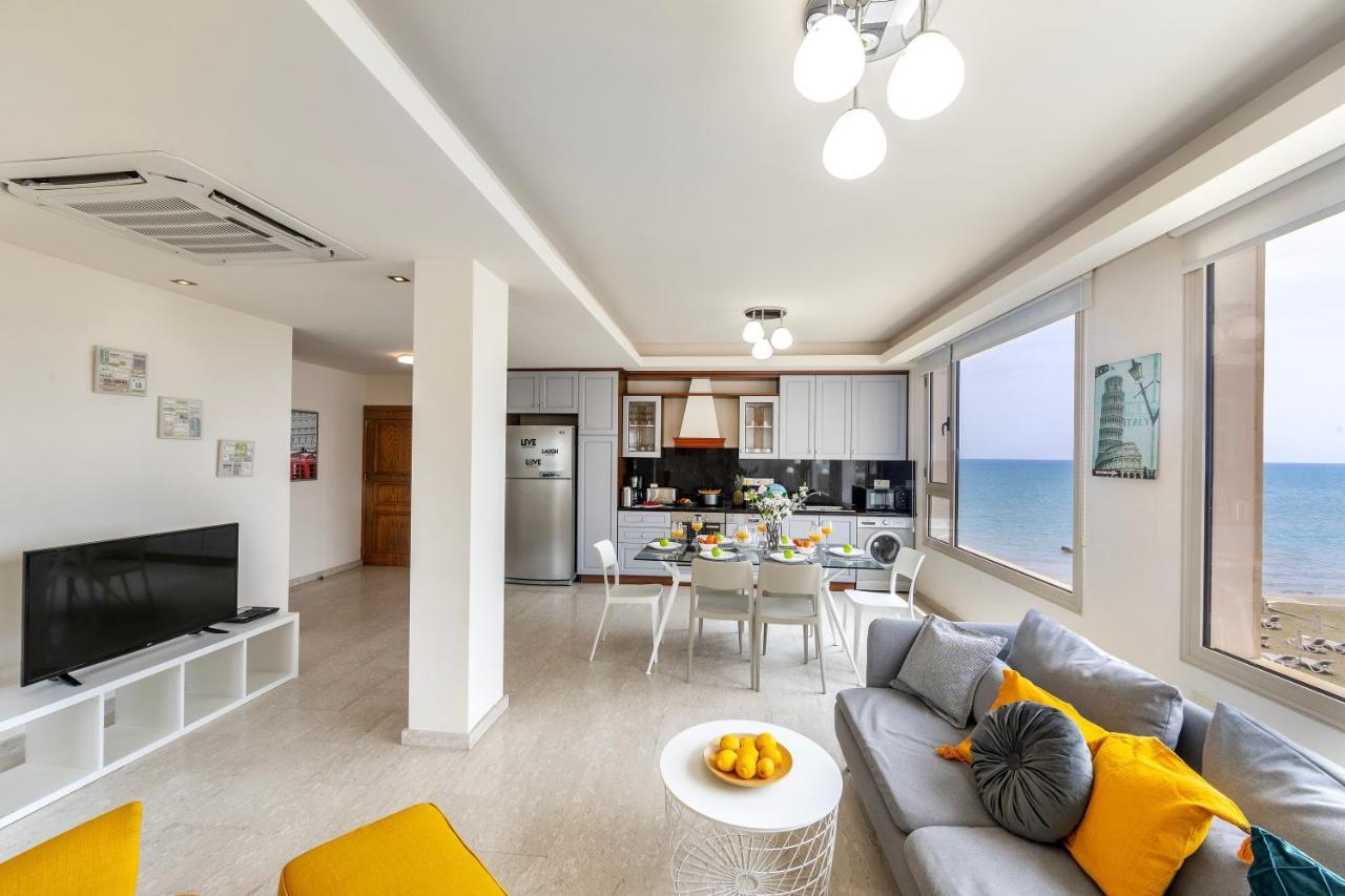 Mackenzie Beachfront Eftyhia Suite Larnaca Esterno foto