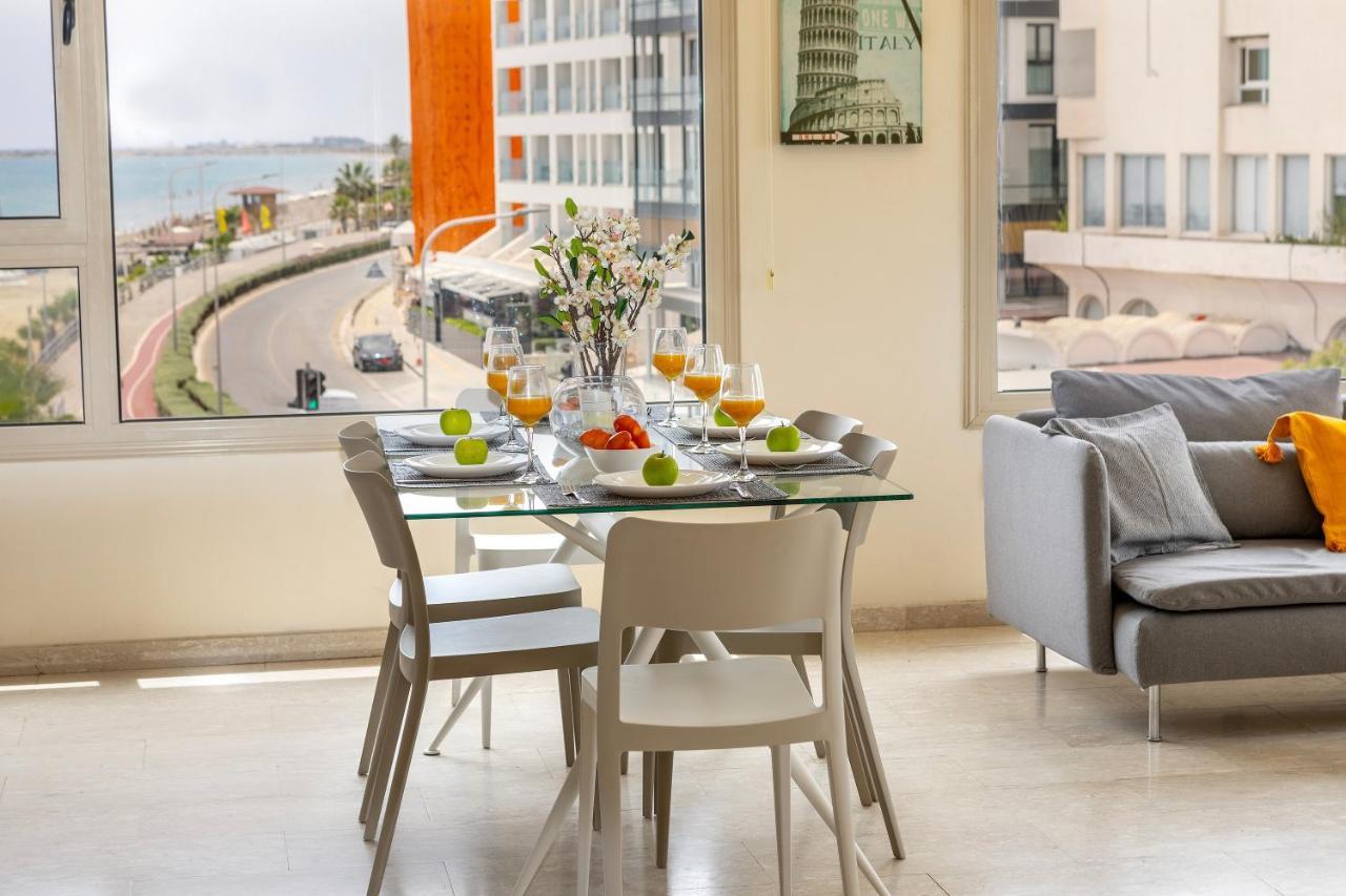 Mackenzie Beachfront Eftyhia Suite Larnaca Esterno foto
