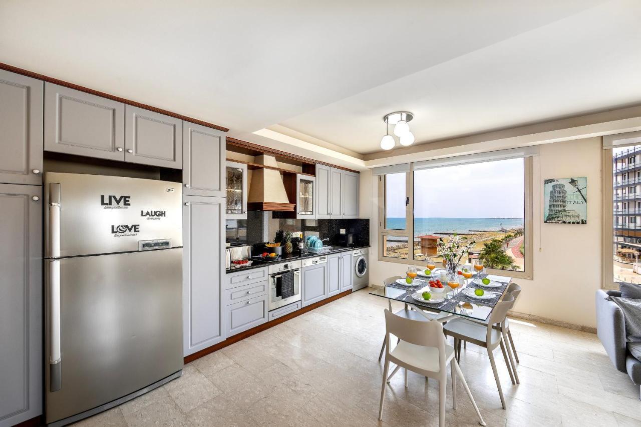 Mackenzie Beachfront Eftyhia Suite Larnaca Esterno foto