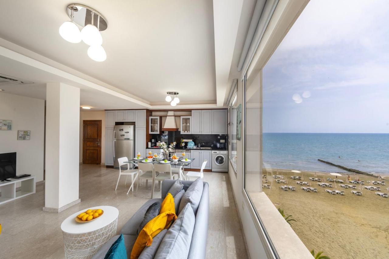 Mackenzie Beachfront Eftyhia Suite Larnaca Esterno foto