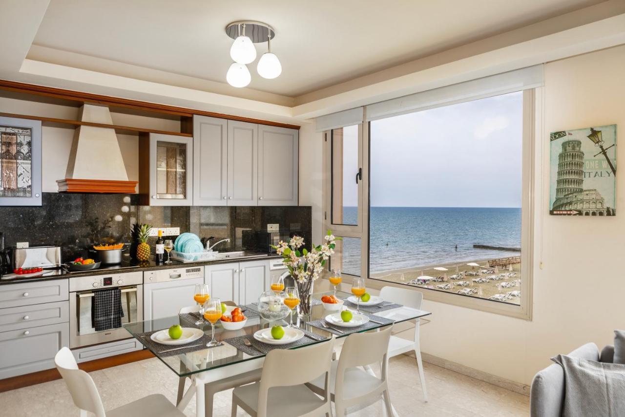 Mackenzie Beachfront Eftyhia Suite Larnaca Esterno foto