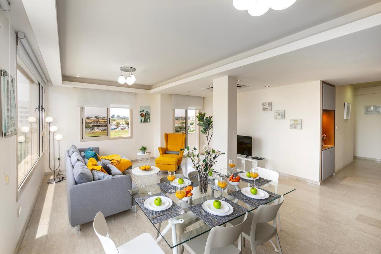 Mackenzie Beachfront Eftyhia Suite Larnaca Esterno foto
