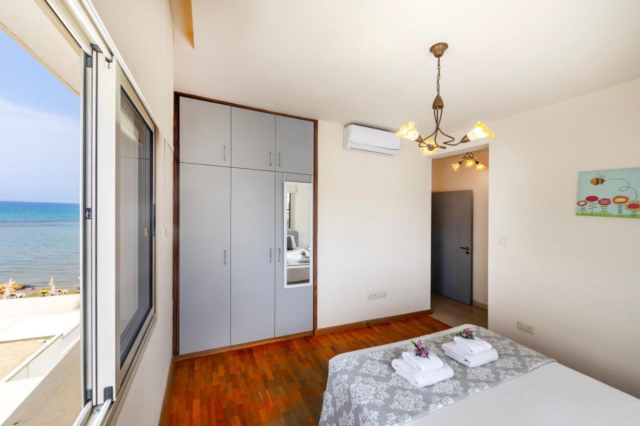 Mackenzie Beachfront Eftyhia Suite Larnaca Esterno foto