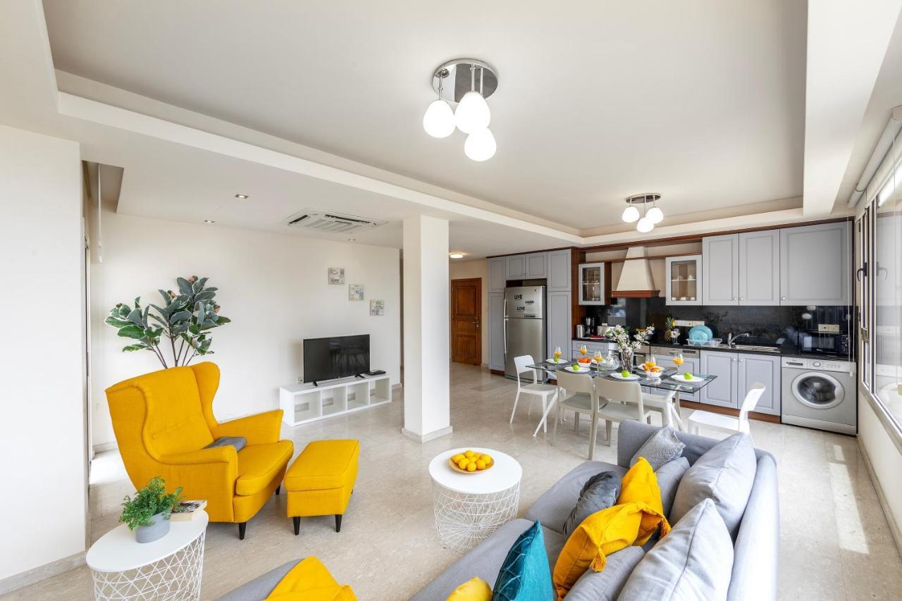 Mackenzie Beachfront Eftyhia Suite Larnaca Esterno foto
