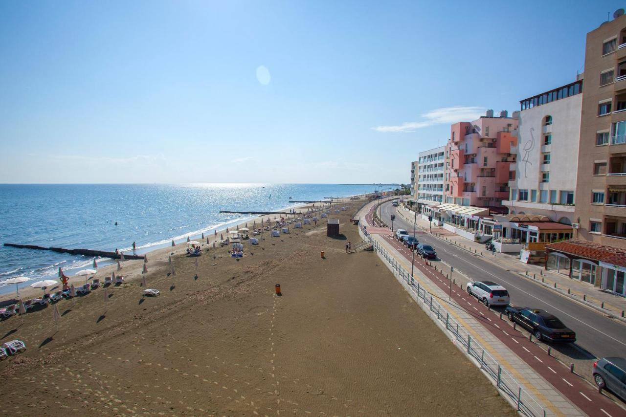 Mackenzie Beachfront Eftyhia Suite Larnaca Esterno foto