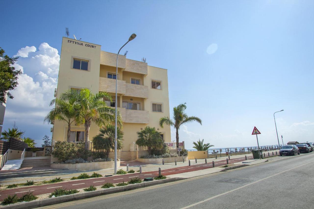 Mackenzie Beachfront Eftyhia Suite Larnaca Esterno foto