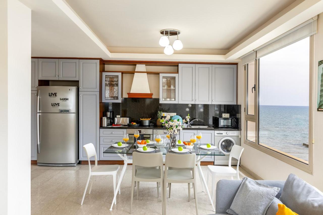 Mackenzie Beachfront Eftyhia Suite Larnaca Esterno foto
